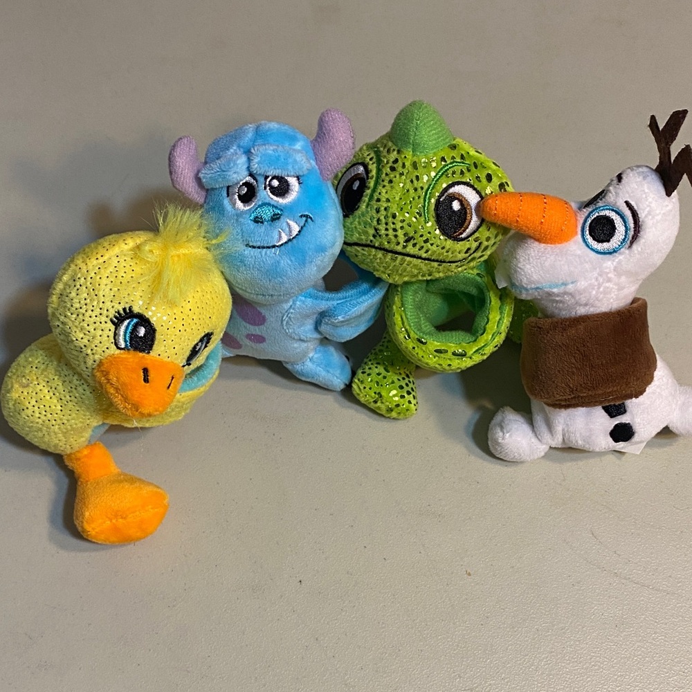 Disney Plush Finger Puppet Set - Yellow, Blue, Green, White